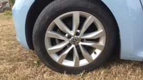 タイヤホイール前