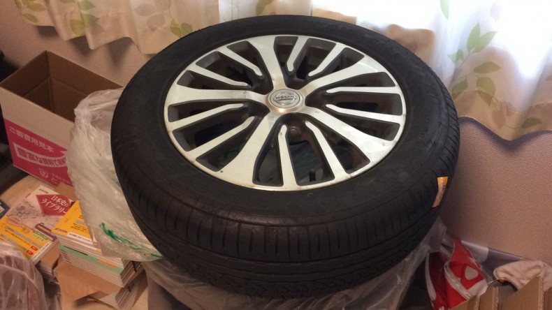 タイヤホイール前