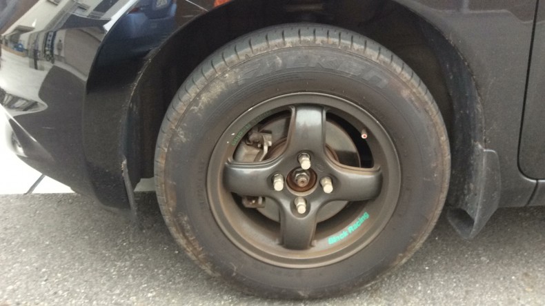 タイヤホイール前