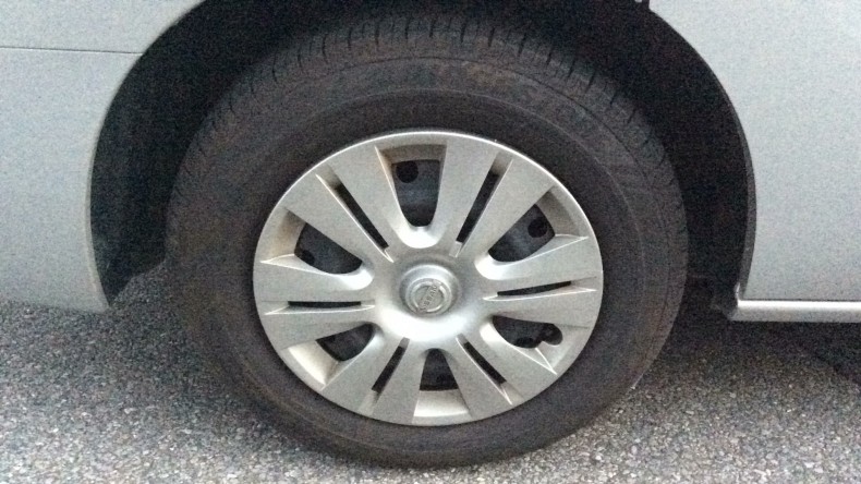 タイヤホイール前