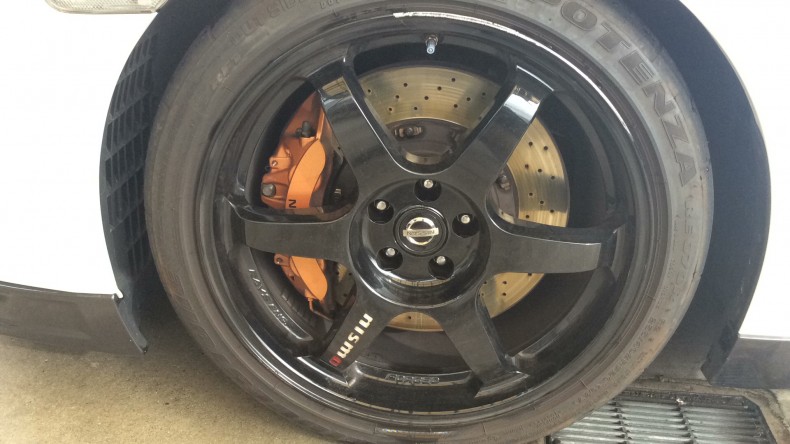 タイヤホイール前