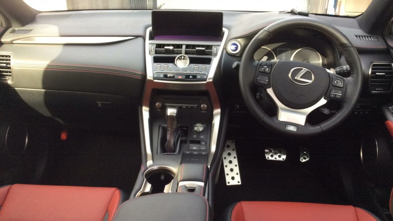 内装インパネ全体