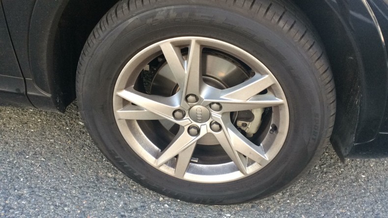 タイヤホイール前