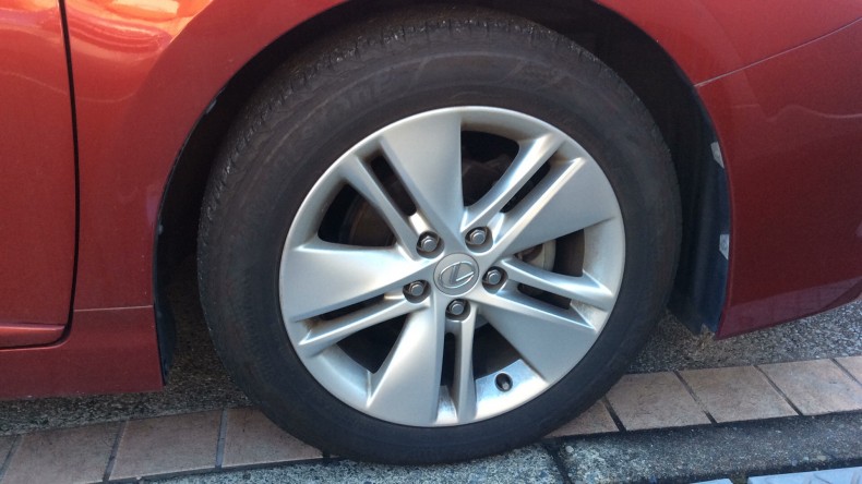 タイヤホイール前