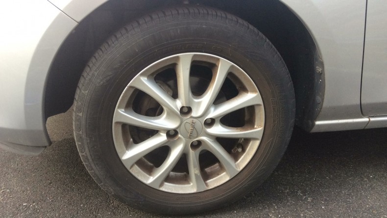 タイヤホイール前