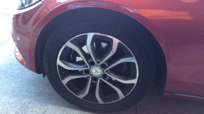 タイヤホイール前