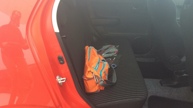 内装後方シート