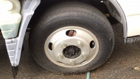 タイヤホイール前