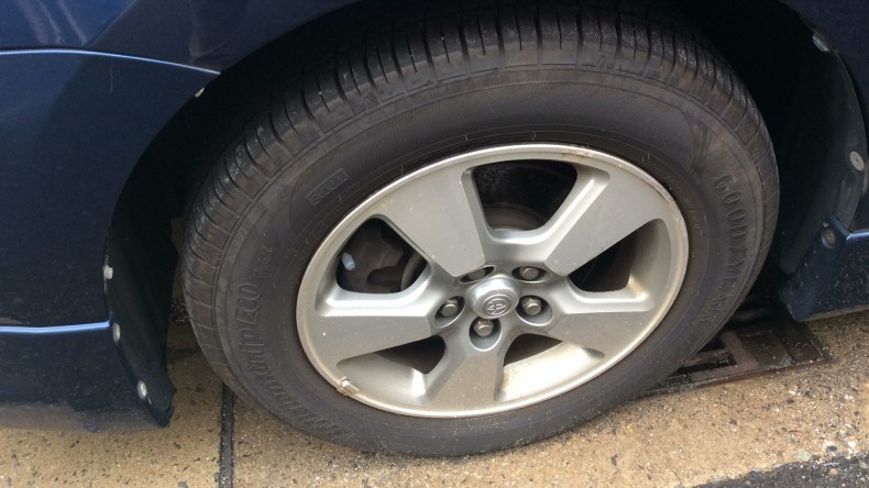 タイヤホイール前