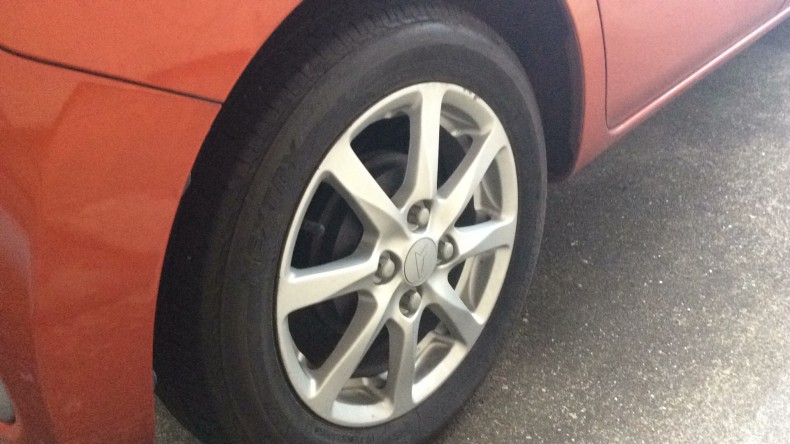 タイヤホイール前