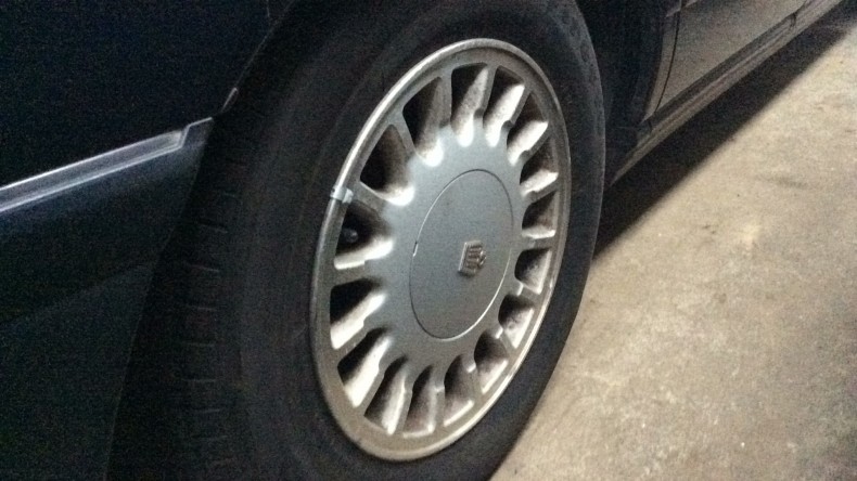 タイヤホイール前