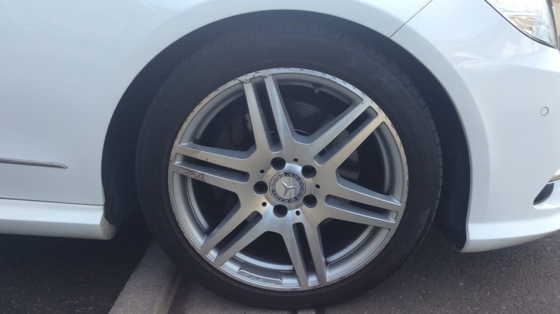 タイヤホイール前