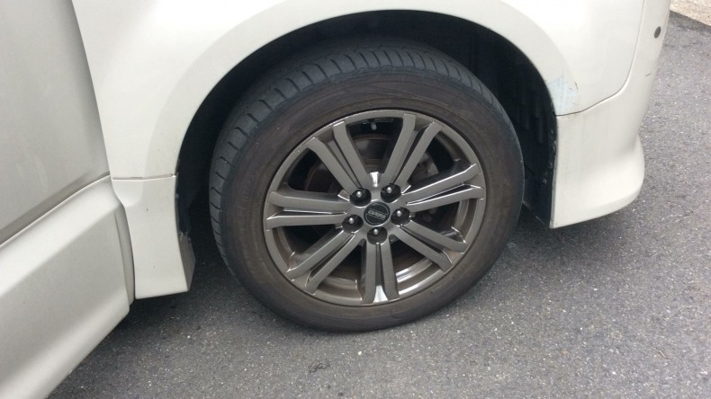 タイヤホイール前