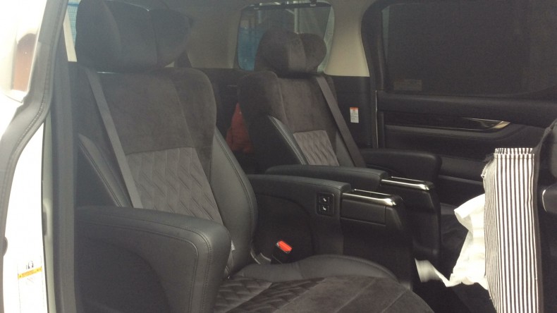 内装後方シート