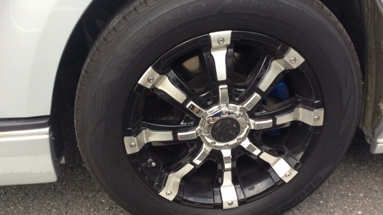 タイヤホイール前