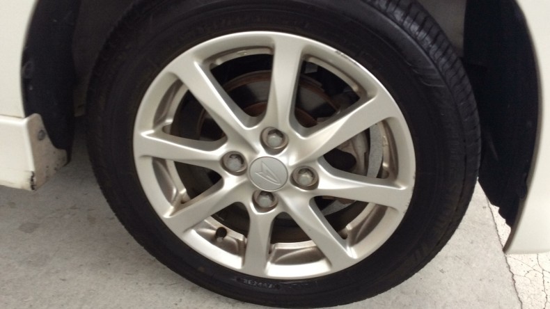 タイヤホイール前