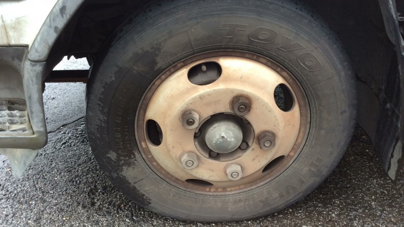 タイヤホイール前