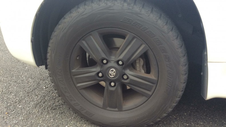 タイヤホイール前