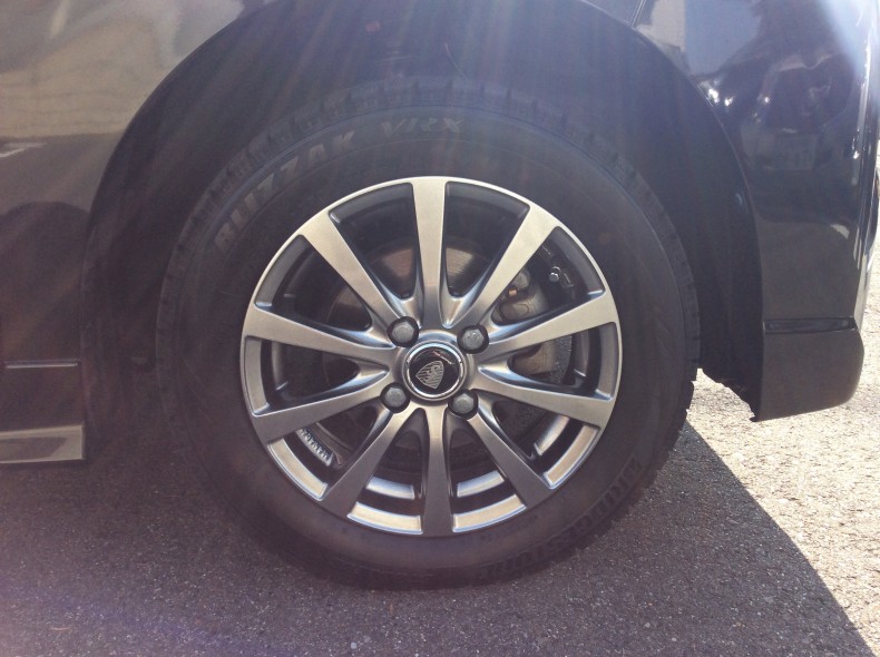 タイヤホイール前