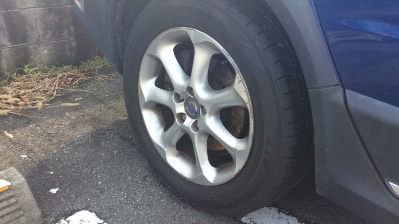 タイヤホイール前