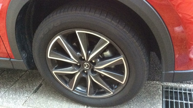 タイヤホイール前