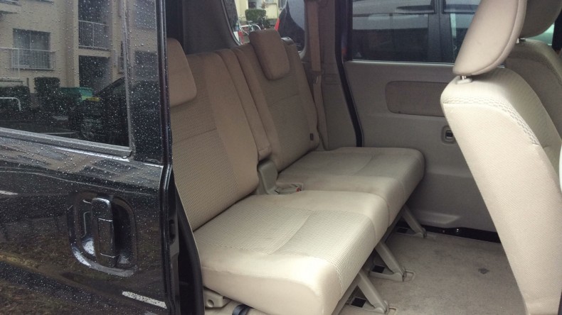 内装後方シート