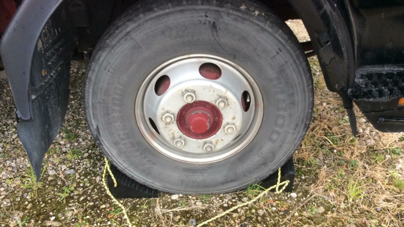 タイヤホイール前