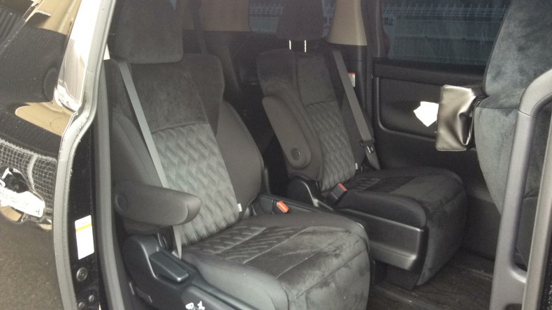 内装後方シート