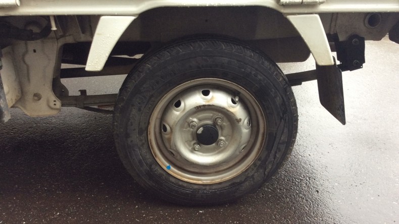 タイヤホイール前