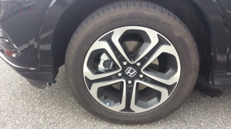 タイヤホイール前