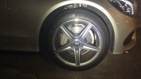 タイヤホイール前