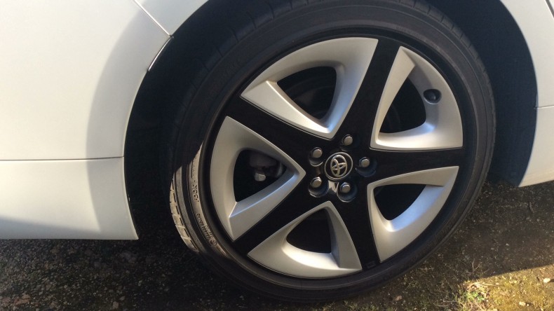 タイヤホイール前