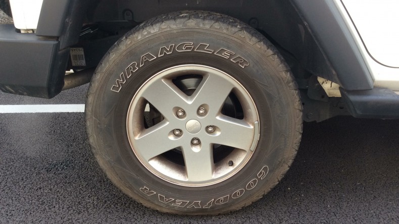 タイヤホイール前