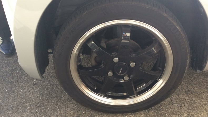タイヤホイール前