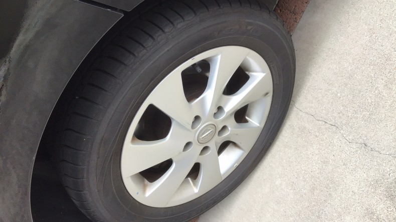 タイヤホイール前