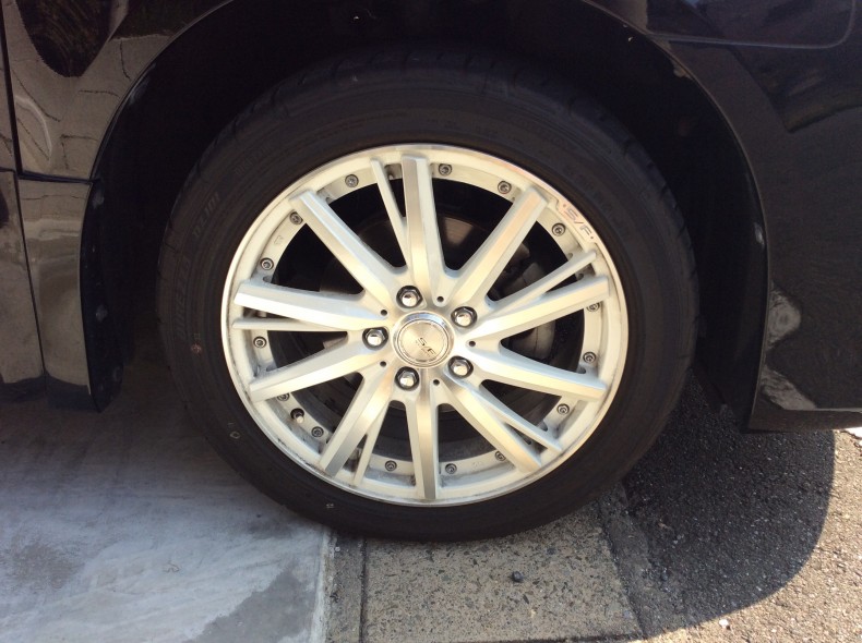 タイヤホイール前