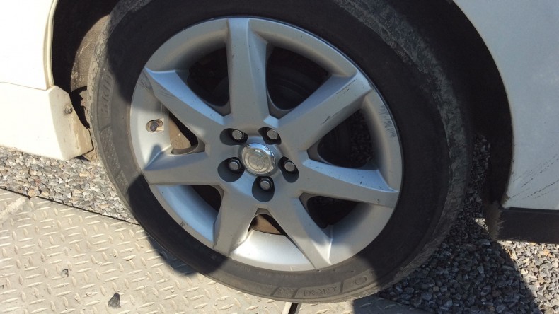 タイヤホイール前