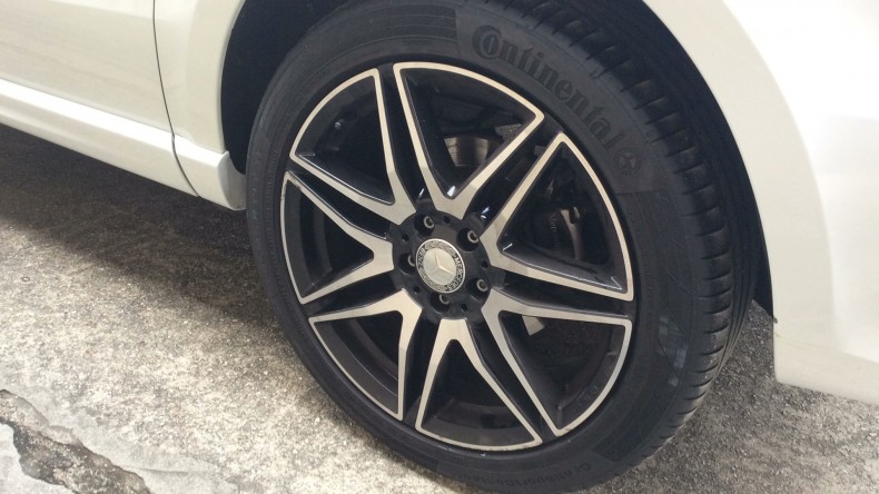 タイヤホイール前