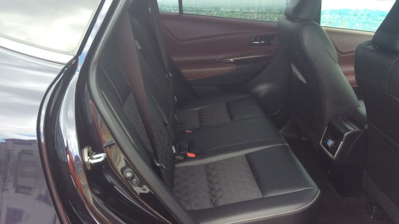 内装後方シート