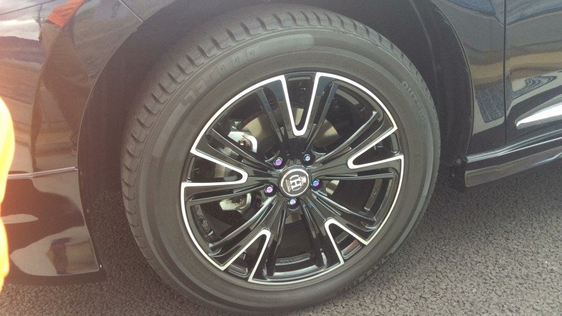 タイヤホイール前