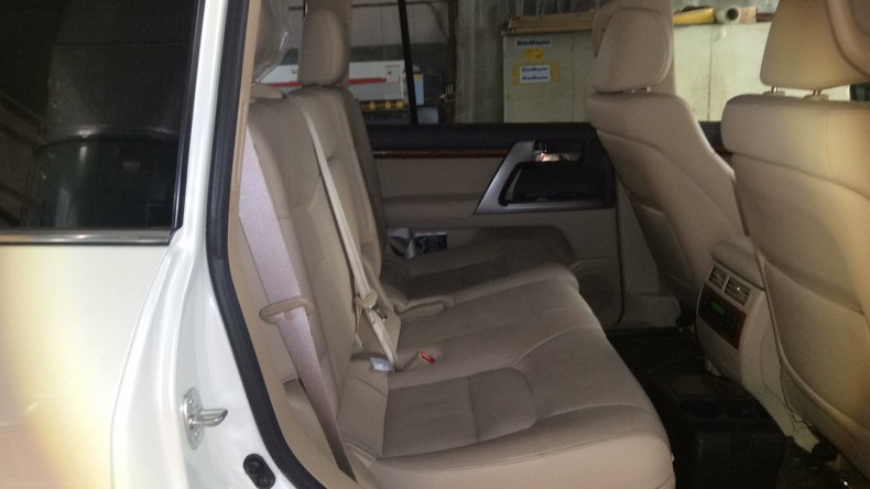 内装後方シート