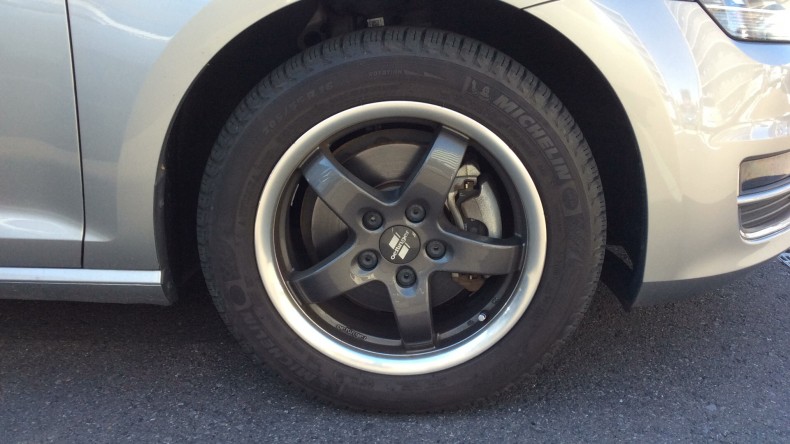 タイヤホイール前