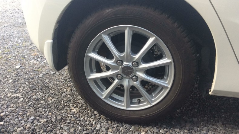 タイヤホイール前