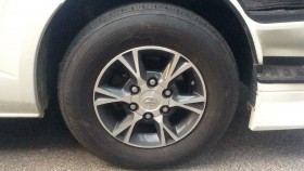 タイヤホイール前