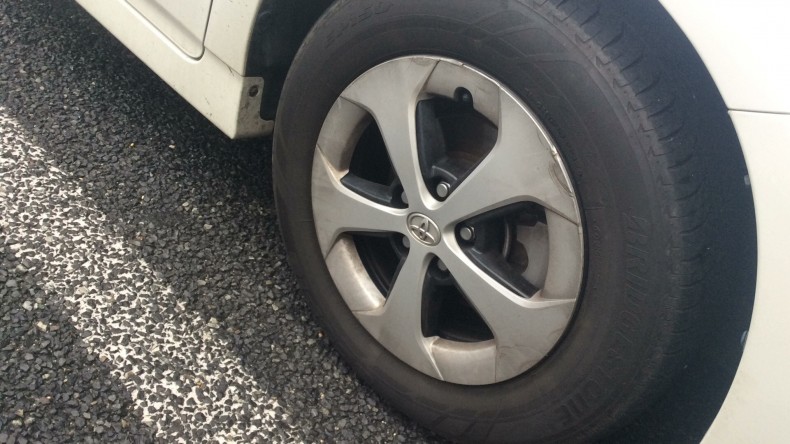 タイヤホイール前