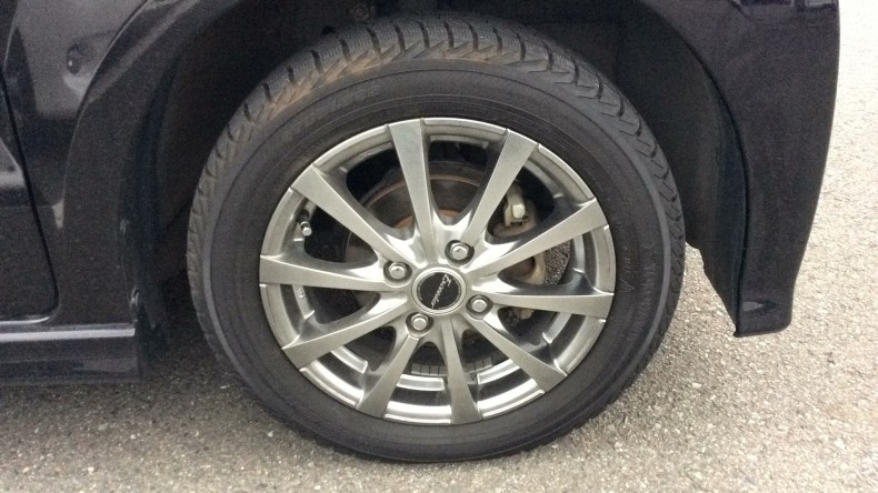 タイヤホイール前