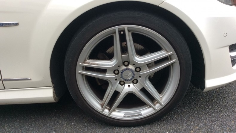 タイヤホイール前