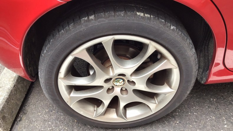 タイヤホイール前