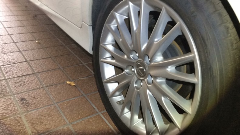 タイヤホイール前