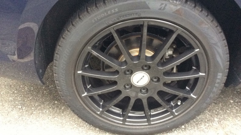 タイヤホイール前